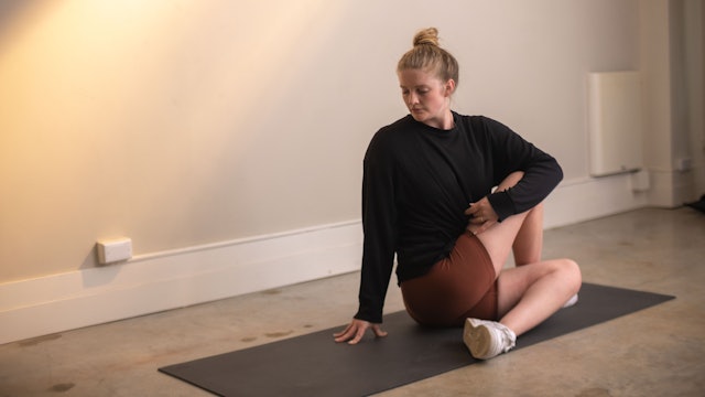 NEW | Release Your Hips & Glutes with Lydia | Gentle Stretch Class (26 Mins)