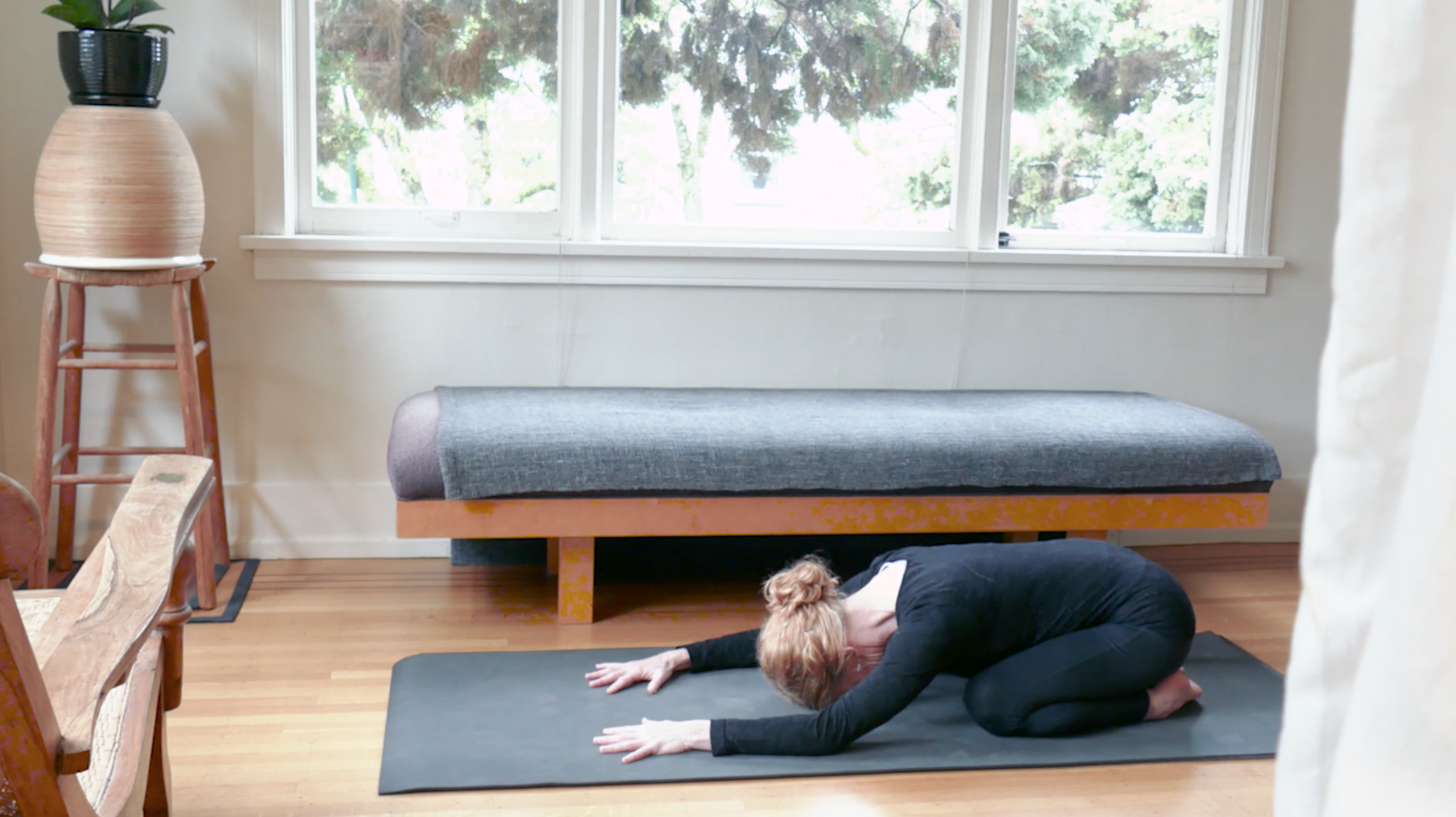 Yoga for Mornings with Kate | Gentle Yoga Class (11 Mins)