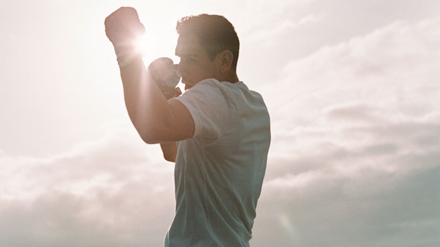 Learn the Mindset of a Boxer to Move Through Challenges in Your Life (3 Mins)