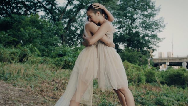 TWINS: You must be related!