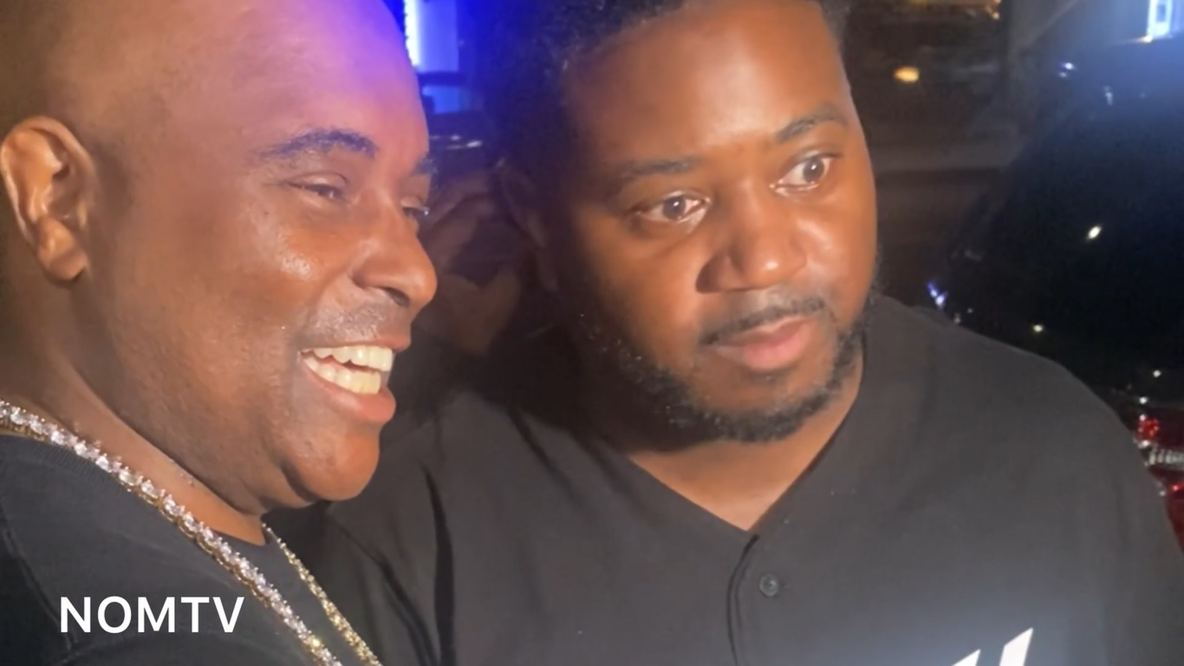 Comedian Alex Thomas new book signing trailer