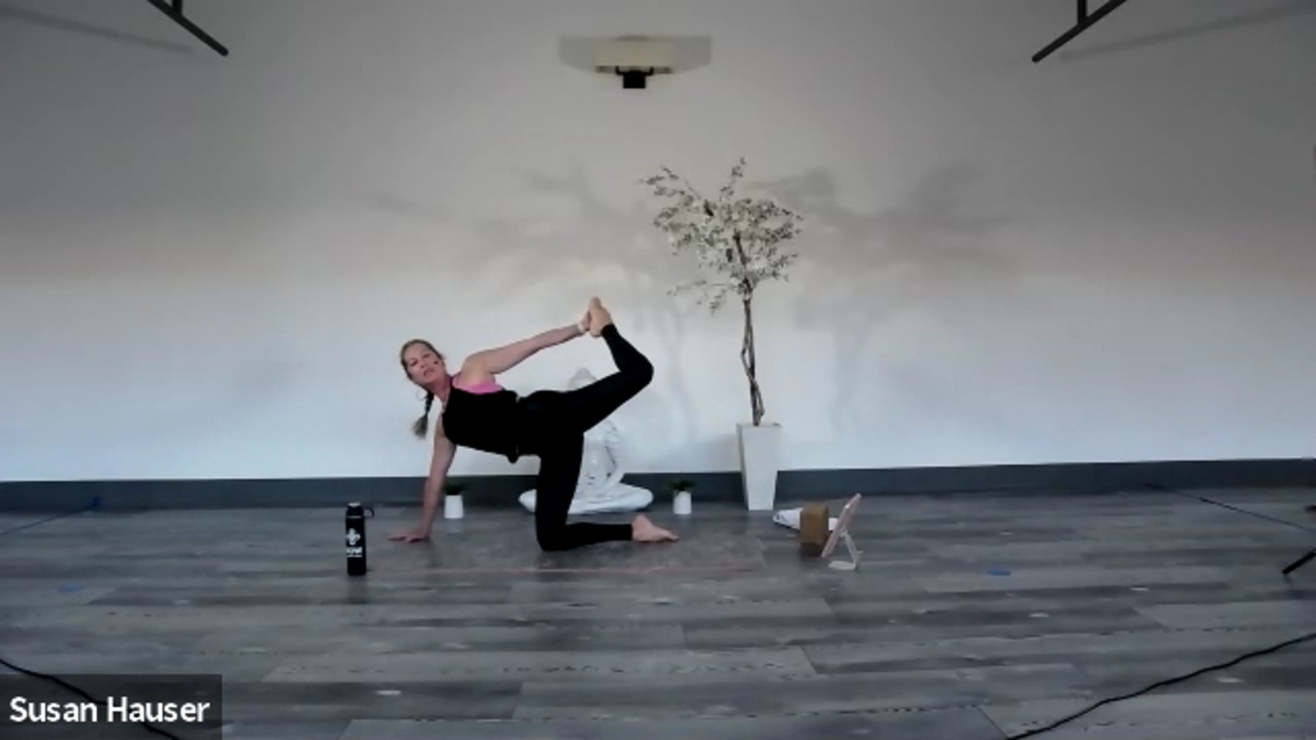 2020-08-08 Susan Hauser Power Yoga ( new setup/music)