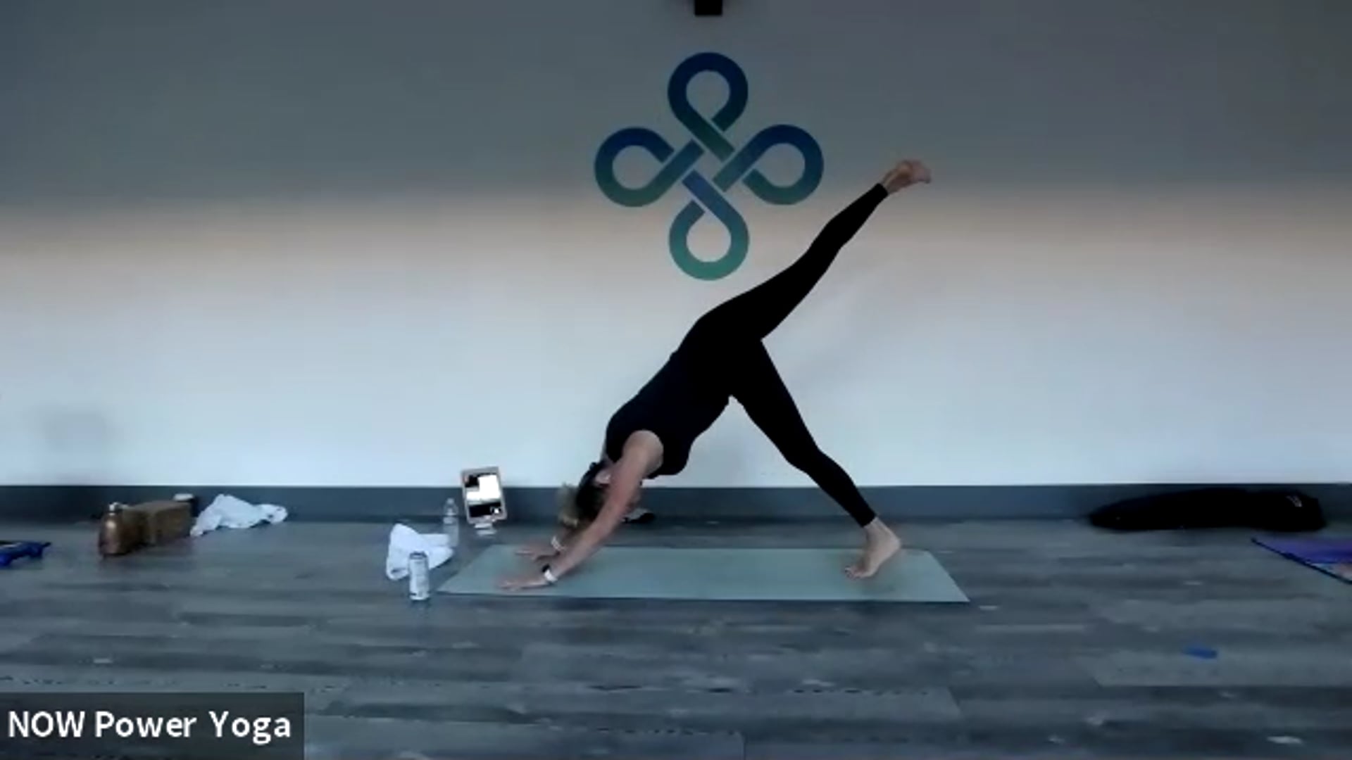 2020-11-26 Susan Hauser Power Yoga