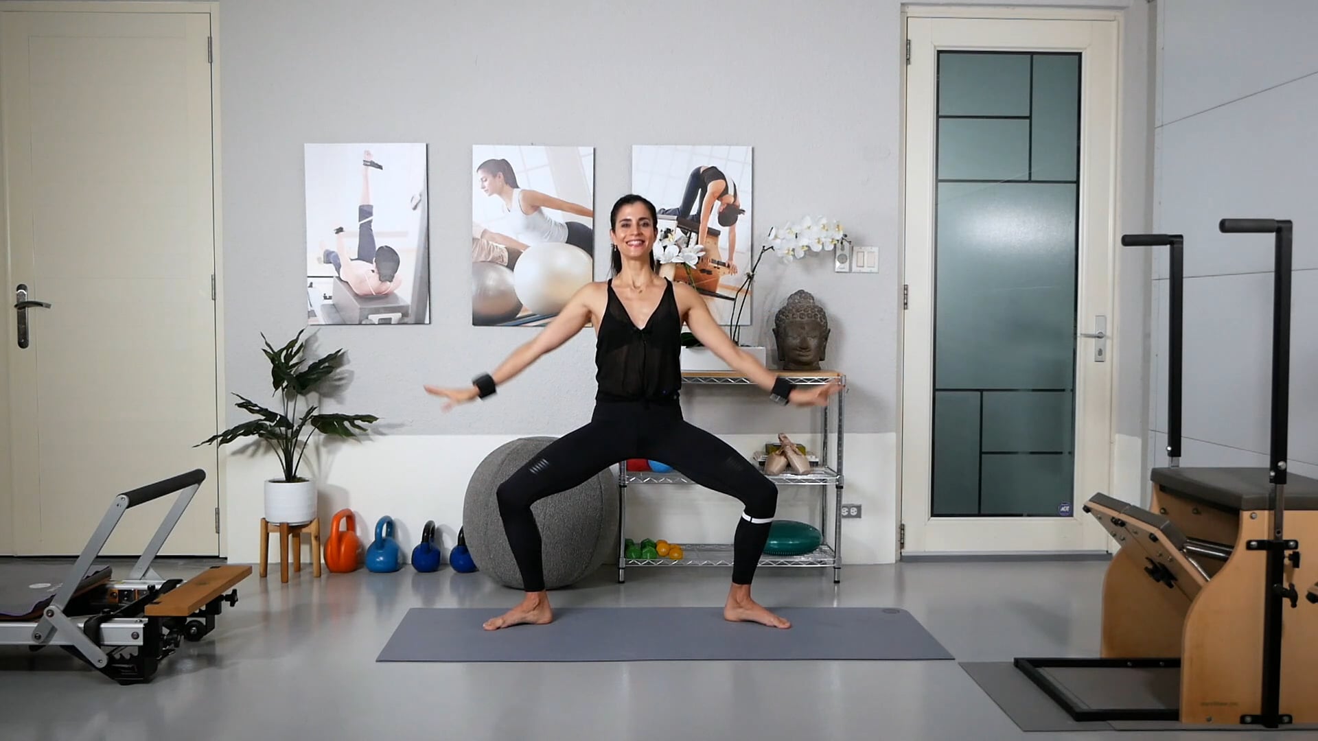 25-Min Barre Warm-Up w/ Abs and a little arm work