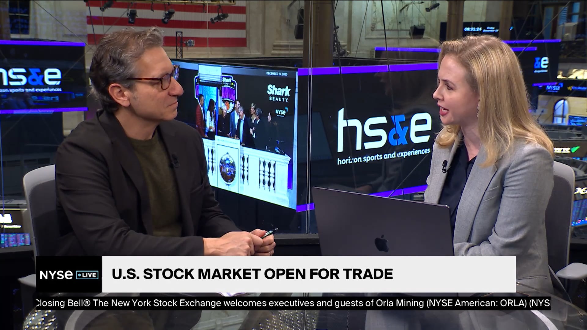 Investopedia Survey Reveals 23 of Readers Believe AI Stocks are in Bubble