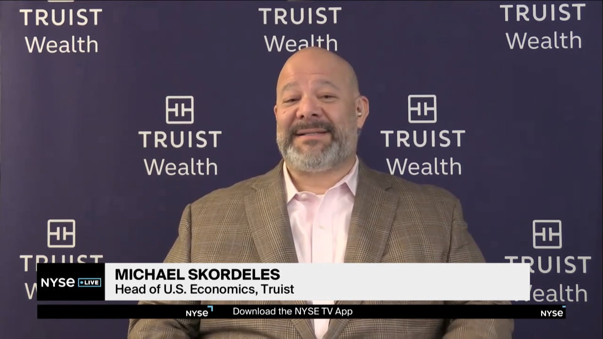 Economist Provides Fed Outlook as More Traders Price in No December Rate Cut