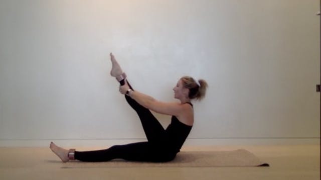 LIZZIE KENELLY MAT PILATES