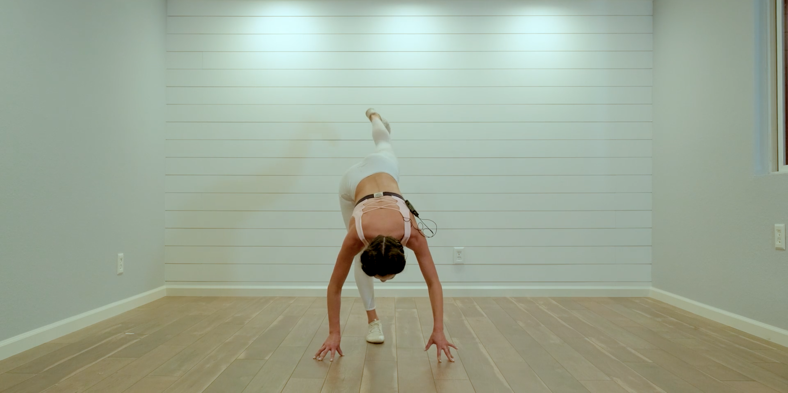 Pool Side Vibes Leg Workout | Katie Kasten