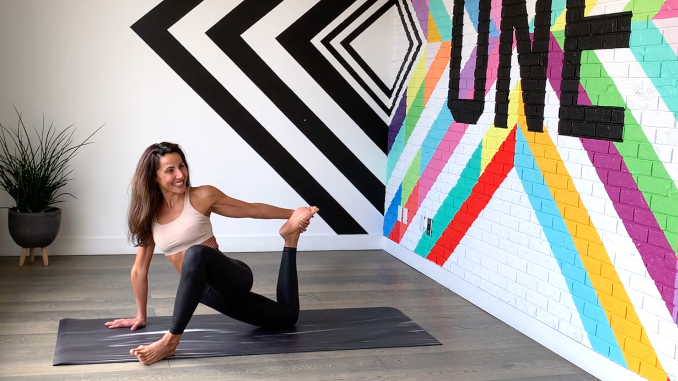 14 Min Feel Good Flow w/ Elmira