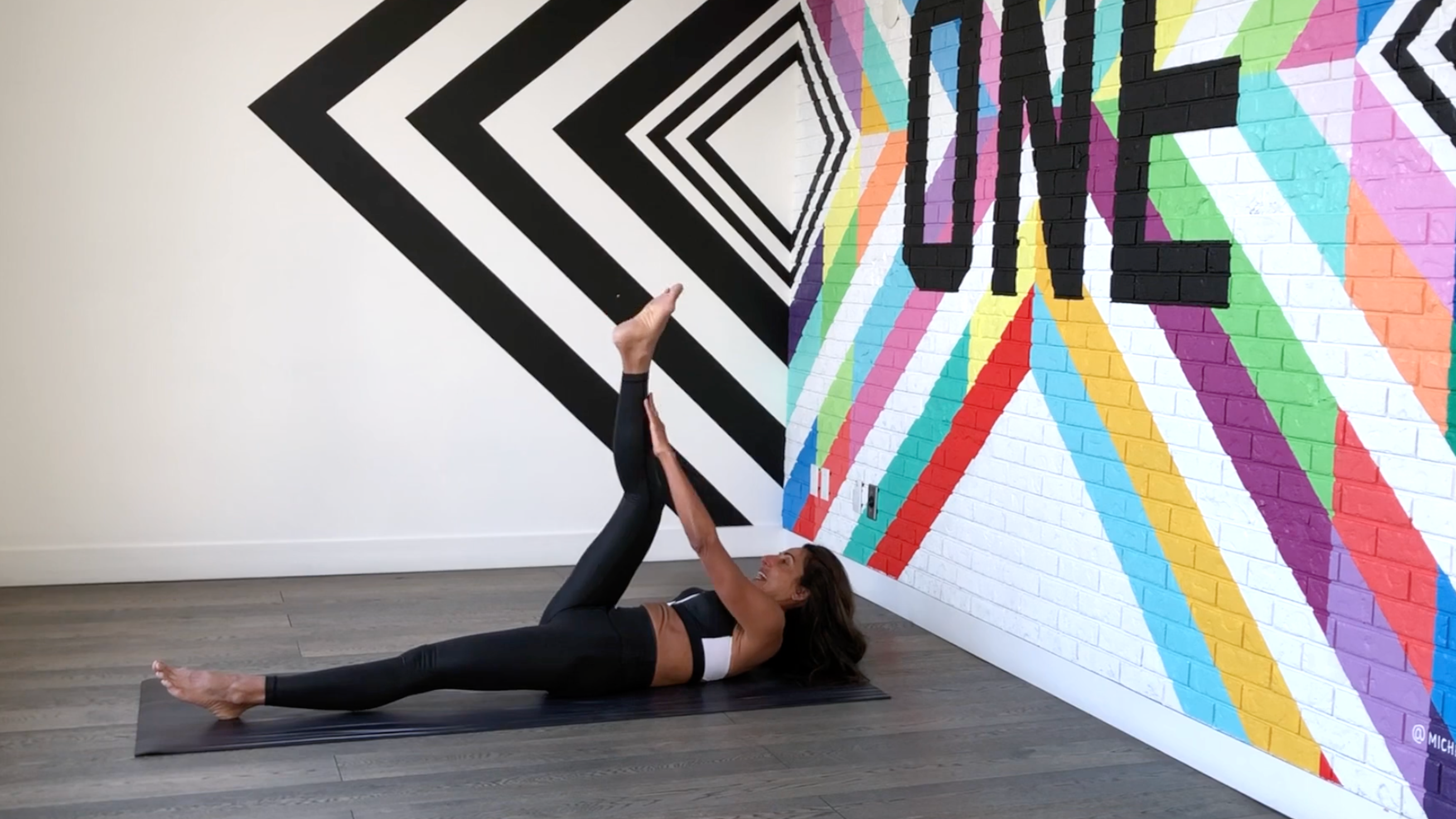 6 Min Complete Core Sculpt w/ Elmira