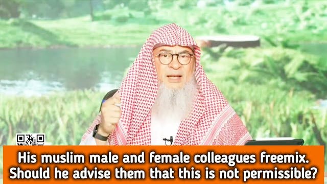 Muslim male & female colleagues freem...
