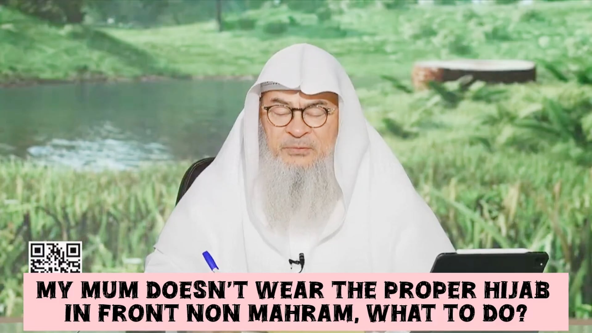 My mum doesn't wear proper hijab in front of non mahram men, what should I do