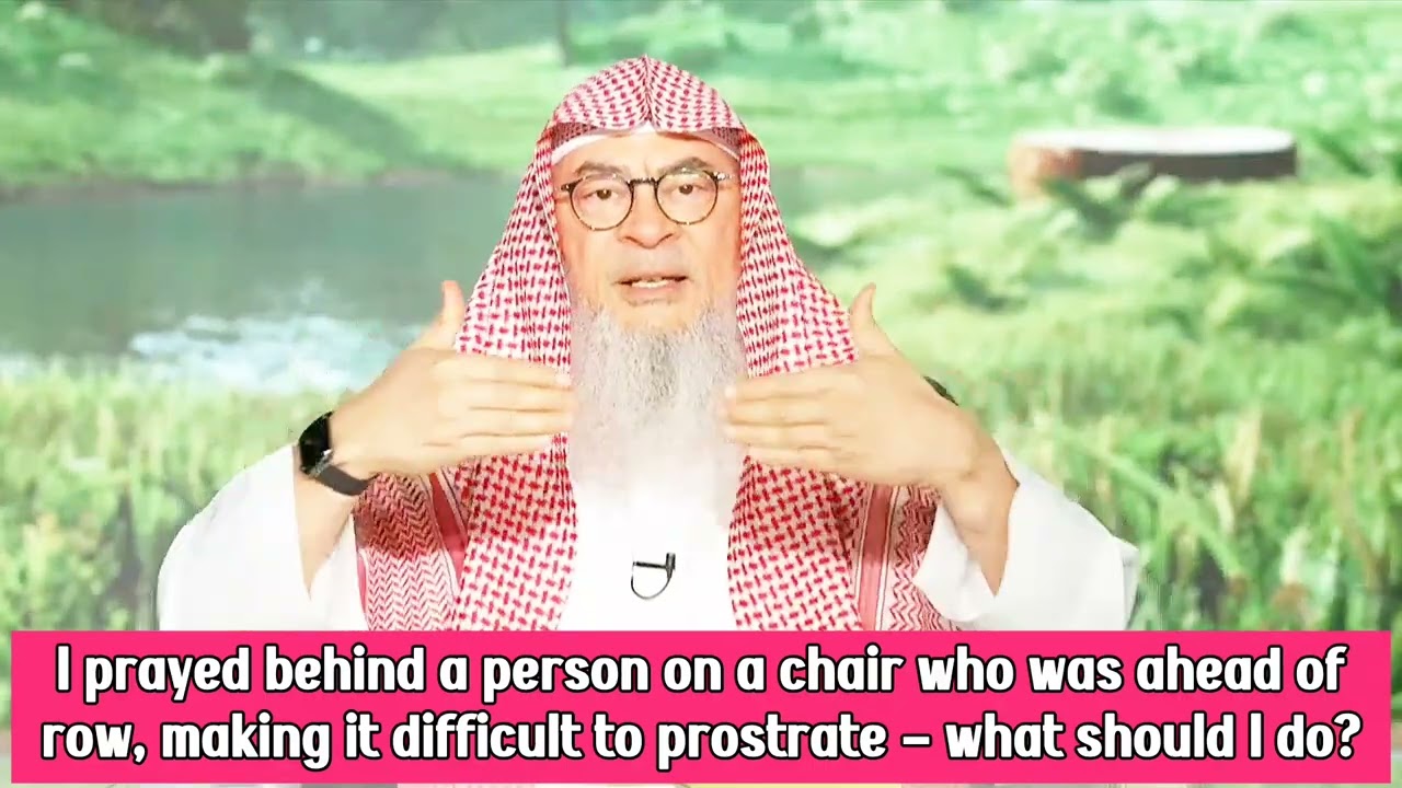Prayed Behind Man On Chair Who's Ahead Of Row Making It Difficult, What To Do?