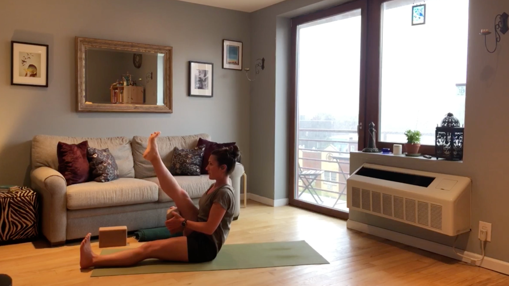 Giulia: Core Fire + Love Your Shoulders, Hips & Twists (75min)