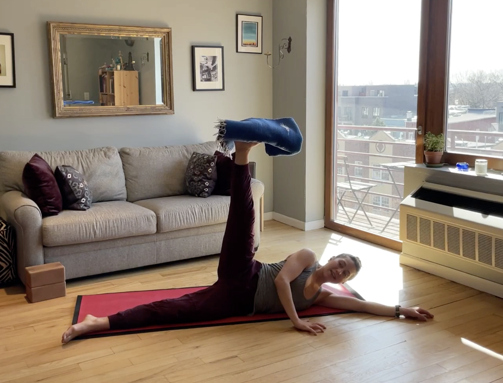 Giulia: Hip Rotations & Funky Hip Flows (75min)