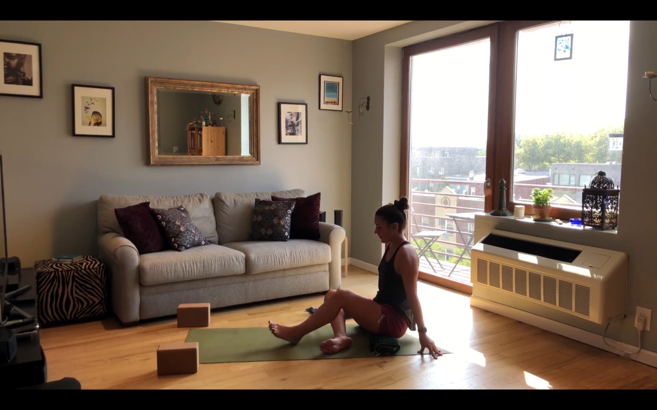 Giulia: Hip Flexors & Lower Abs / Connect to Your Core For Sure (75min)