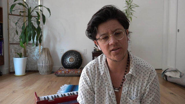 Miles: Para Drishasana Pranayama Into Seated Meditation (25 min)