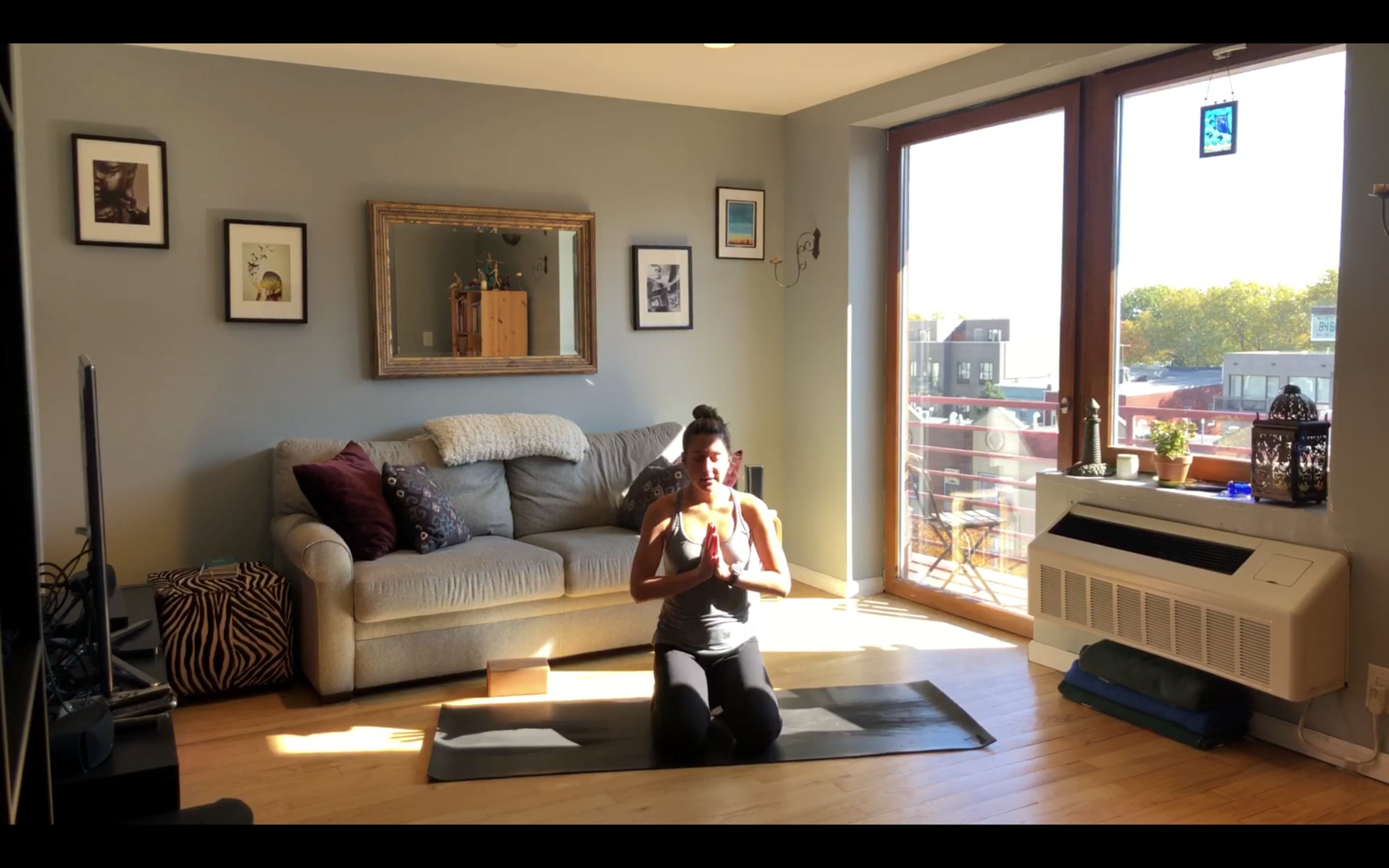 Giulia: Bear Grip Kriya for Heart Healing (4min)