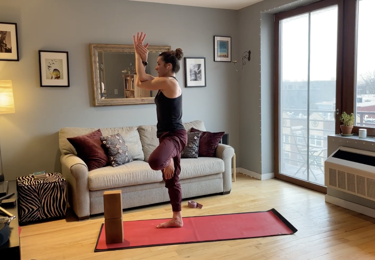 Giulia: Buttery Shoulders & Hips + Bound Half Moon (63min)