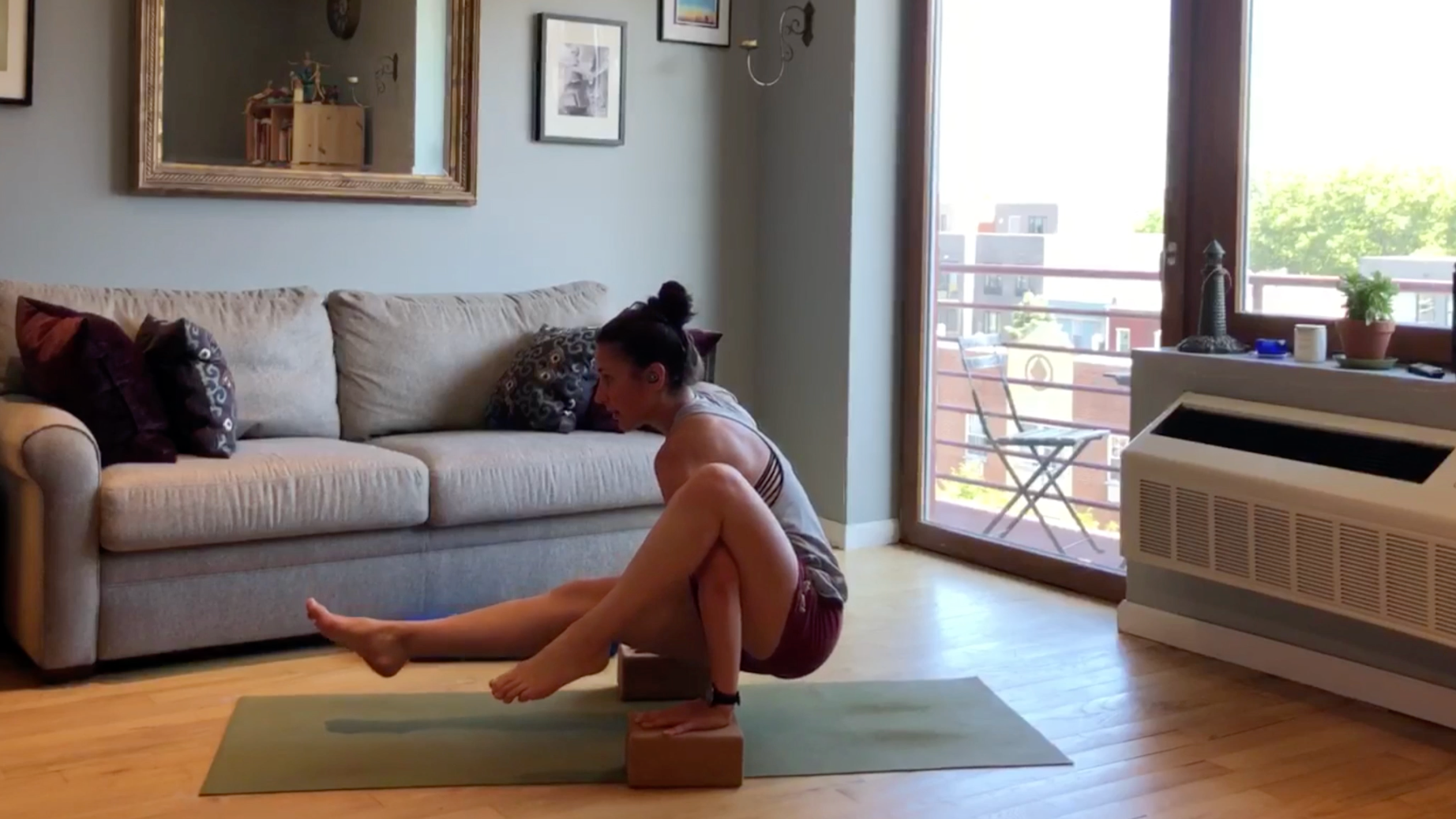 Giulia: Sneaky Transitions & New 'Proaches to Poses with Props (75min)