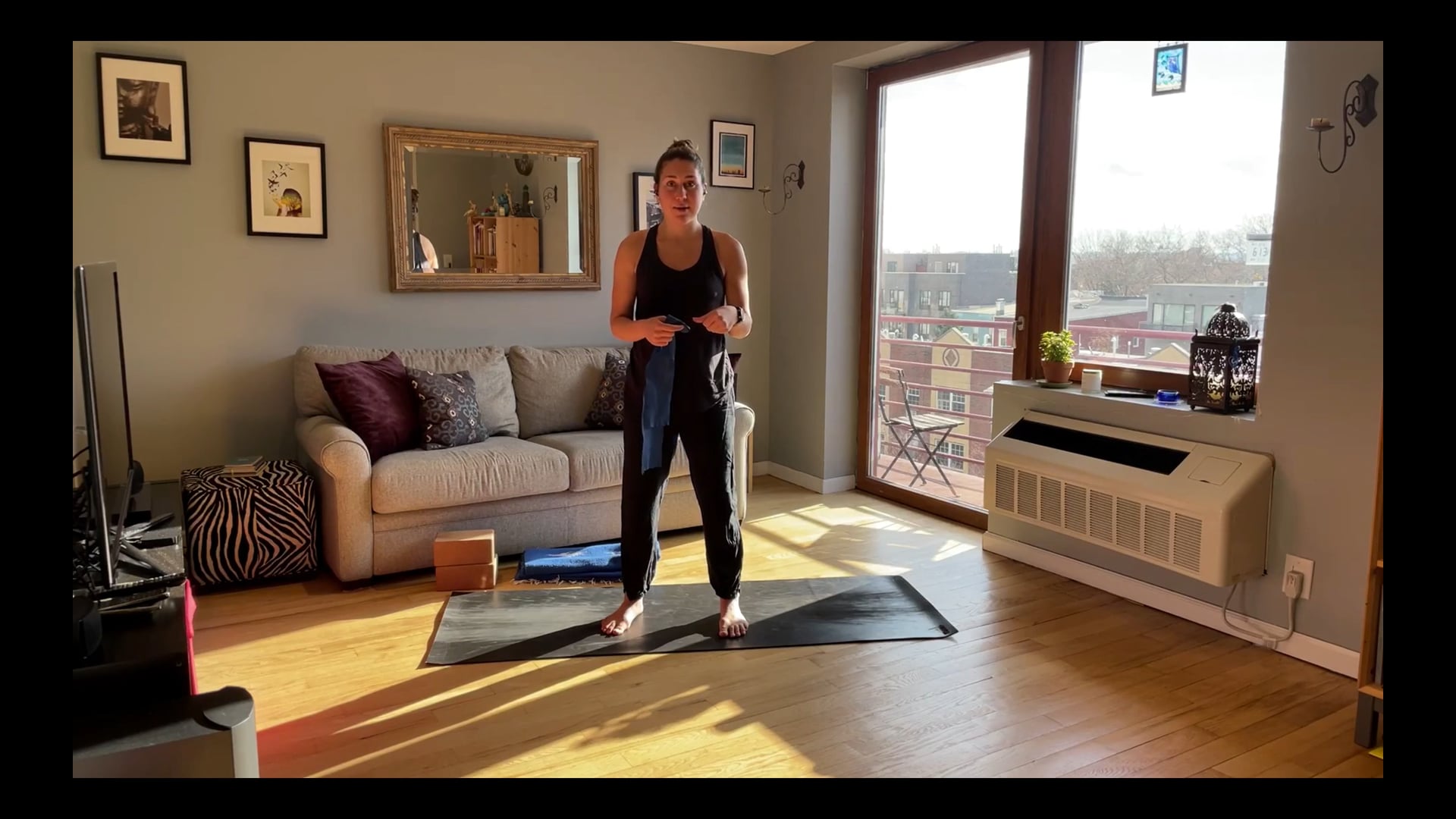 Giulia: Exploring Uddiyana Bandha (14min)