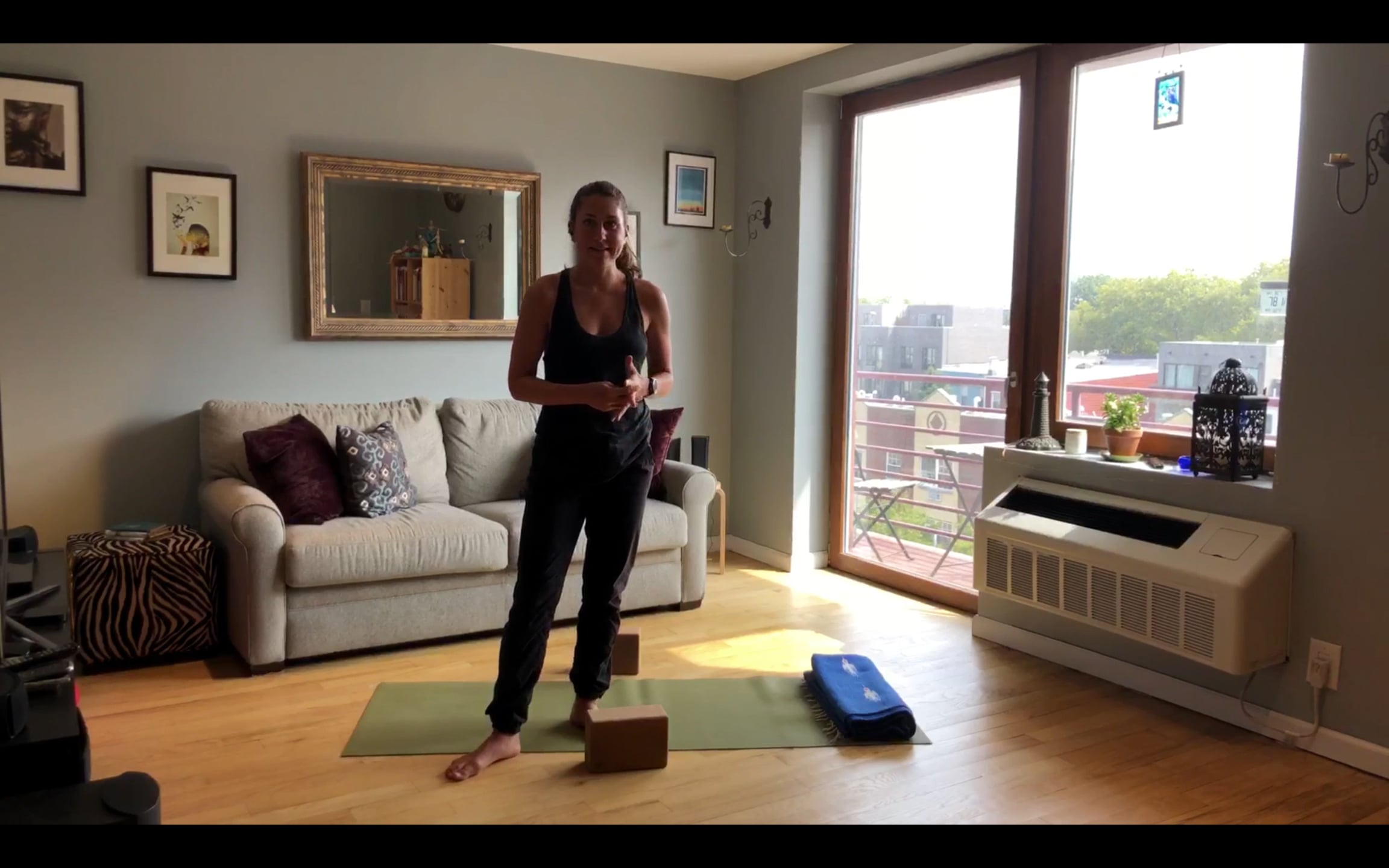 Giulia: A Cleansing Side Body, Twisting & Core Connecting Flow (75min)