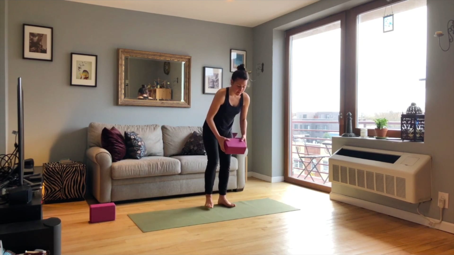 Giulia: Shoulders & Upper Body Strength and Mobility (75min)