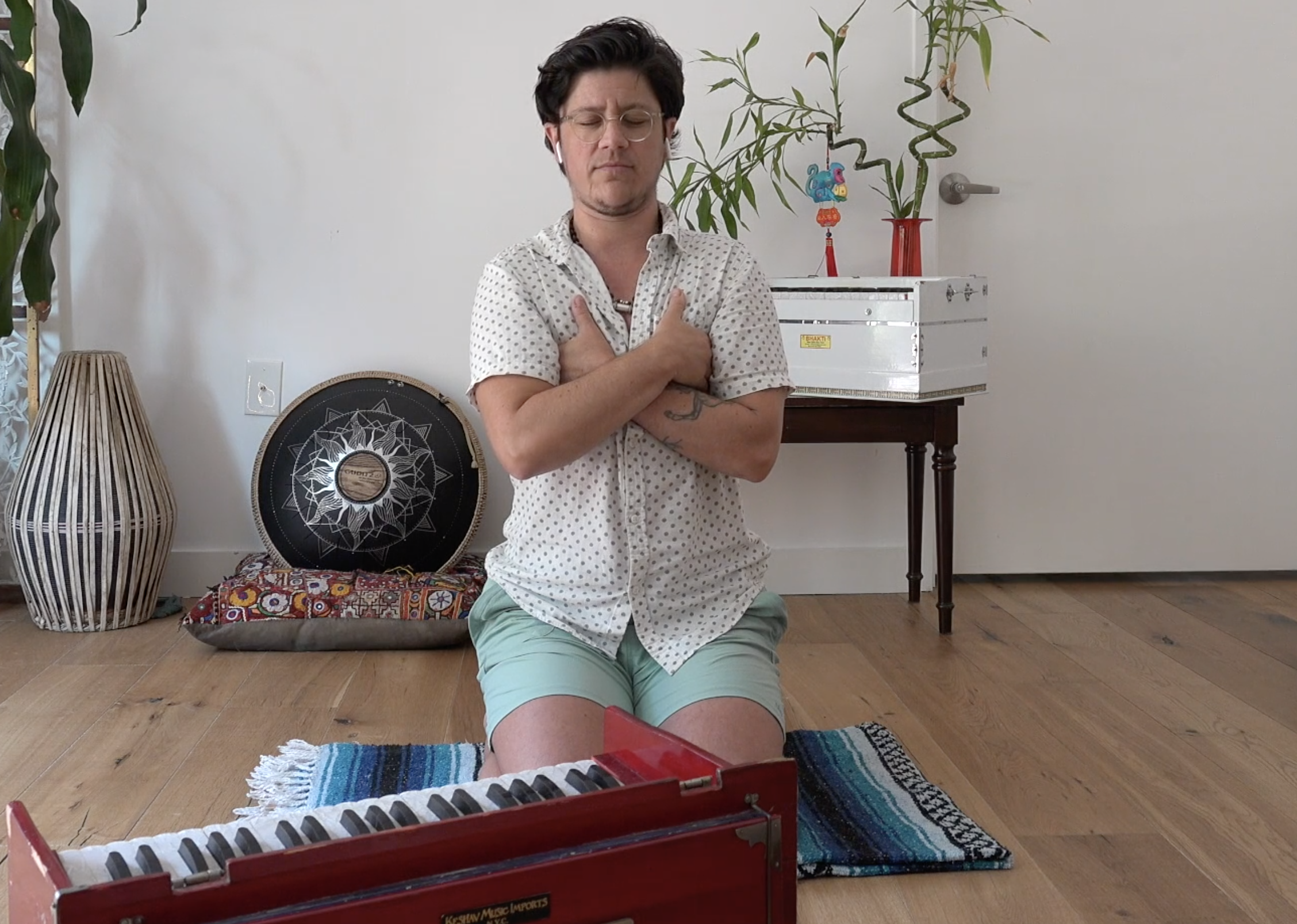 Miles: Para Drishasana Pranayama (5 min)