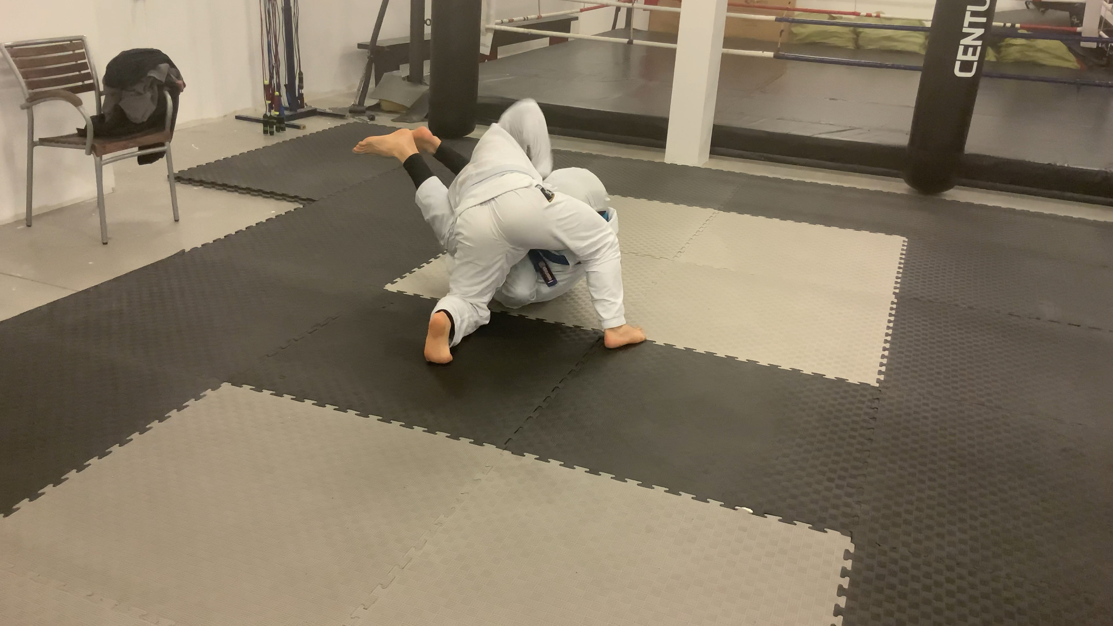 Submission Escapes:Escape from closed guard arm bar