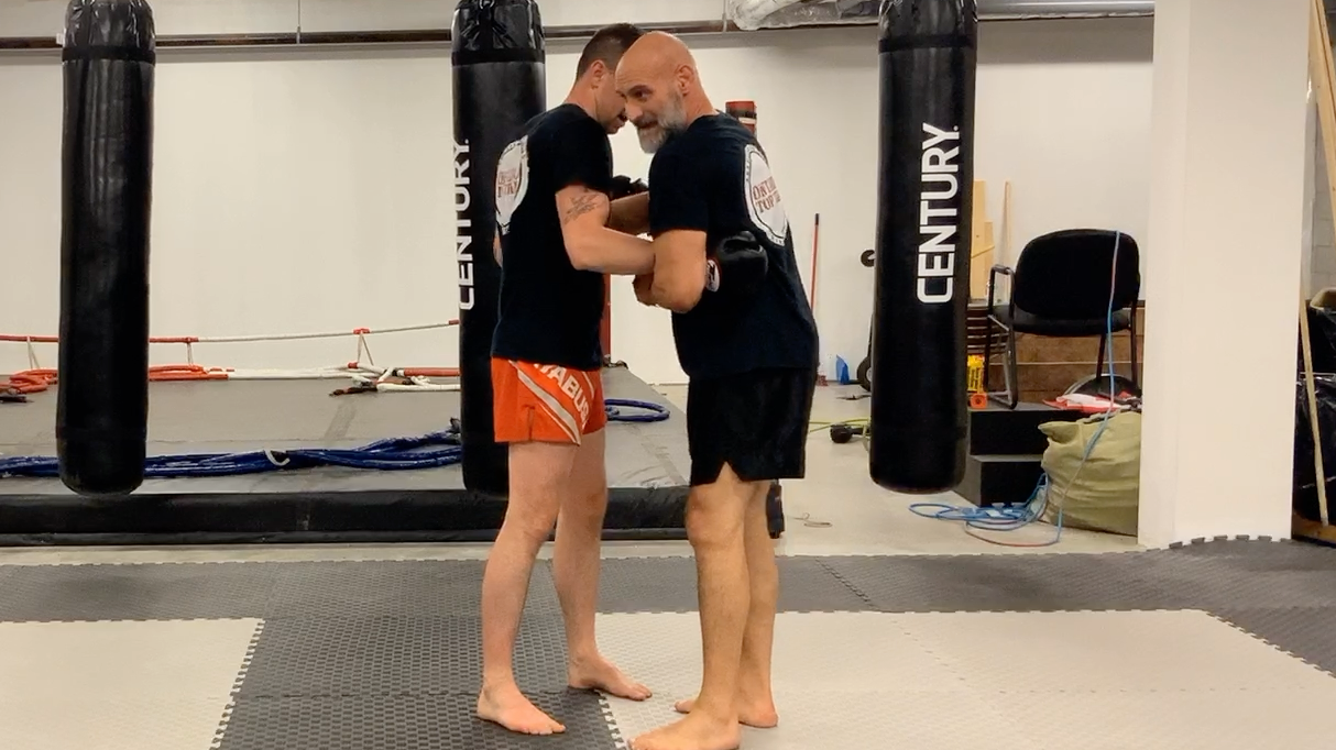 Muay Thai Clinch Tactics:Dirty Boxing