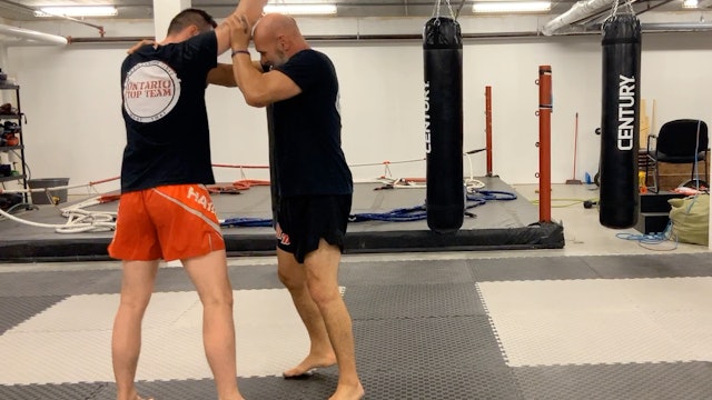 How To Use The Clinch Effectively In Boxing