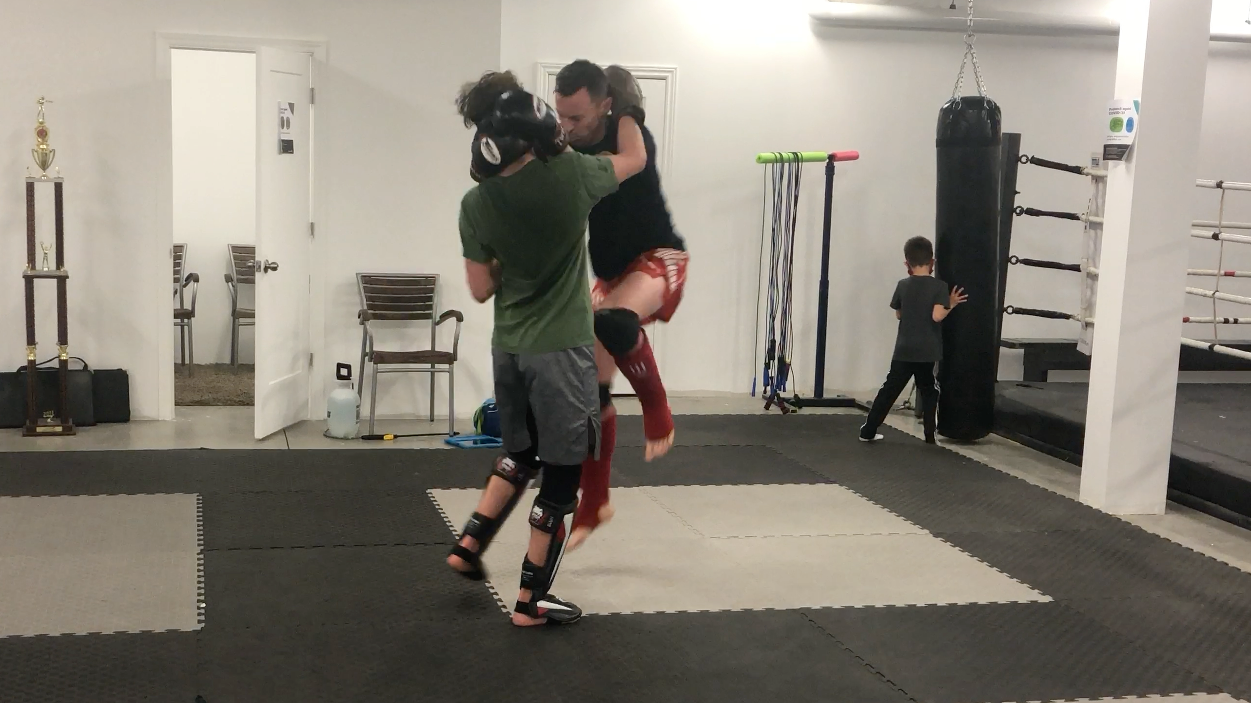 Muay Thai Blue Shorts Stripe 1:Lesson 2 Rear Scissor Knee Sparring