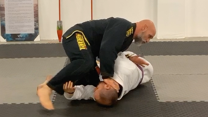 Guard Passing 101:Top Spin