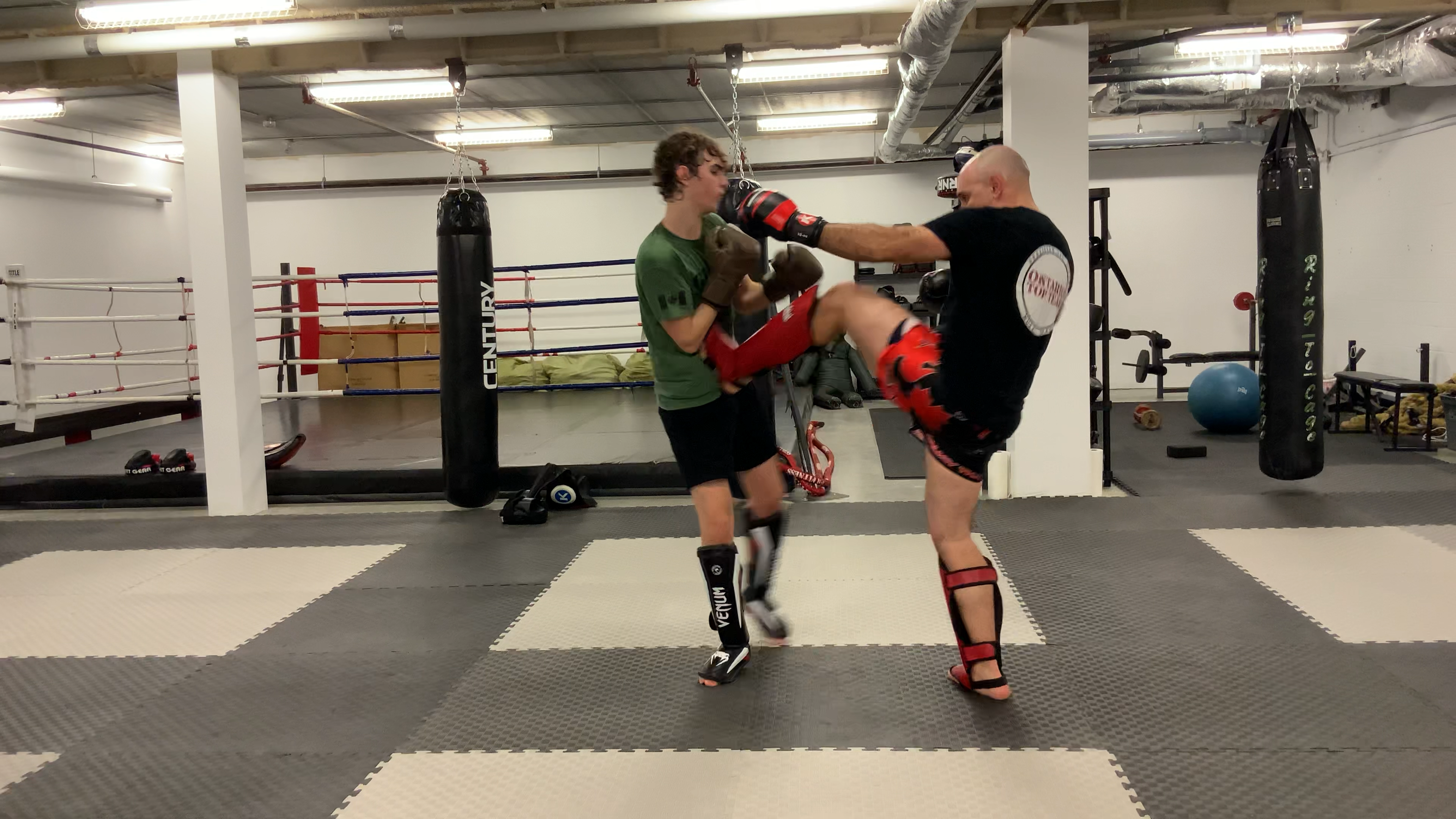 Muay Thai 201:Counter Teep/Push Defense vs Round Kick Sparring drill