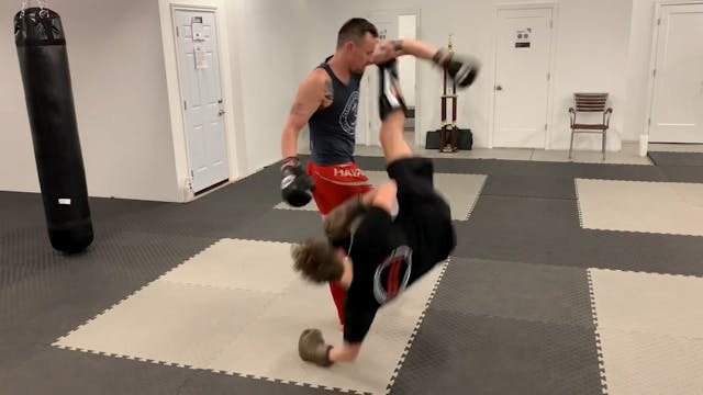Muay Thai 201:Catching and Sweeping t...