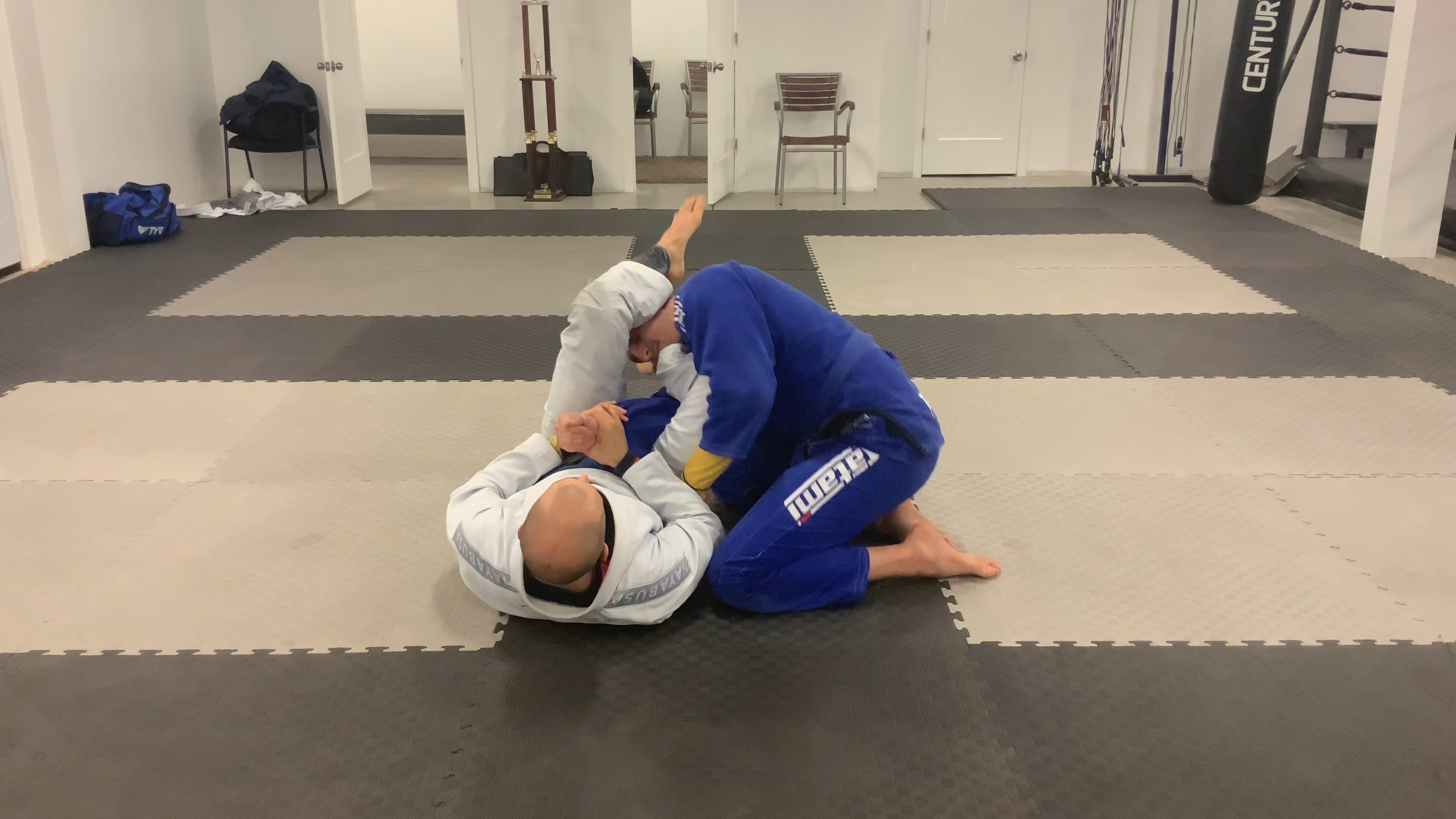 BJJ 201:Submission Cross Legged Short arm bar from the closed guard 