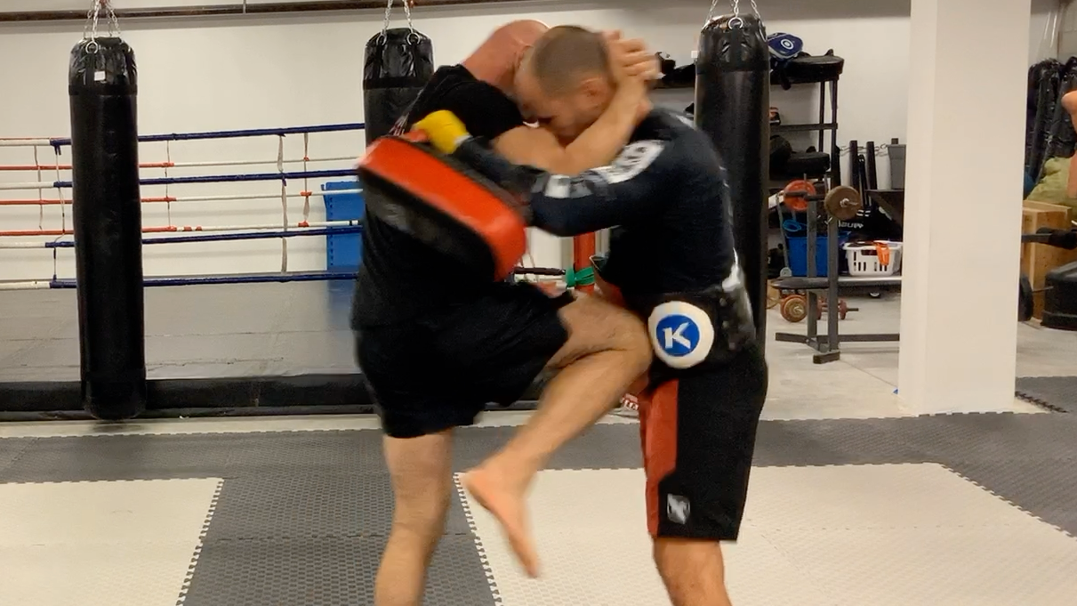 Muay Thai Pad Work:5 Knee Spree