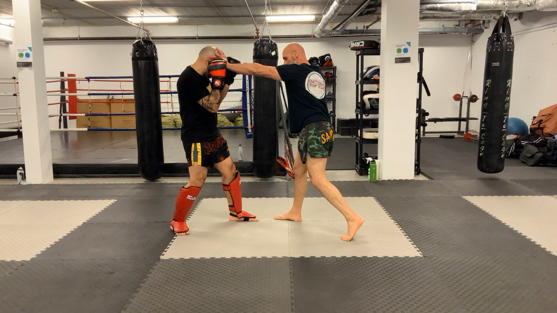 Muay Thai White Shorts Stripe 4:Lesson 3 Setting up the shuffle switch stance