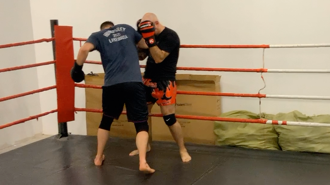 Muay Thai Blue Shorts Stripe 4:Lesson 3 8 Beat Bully Beat Sparring