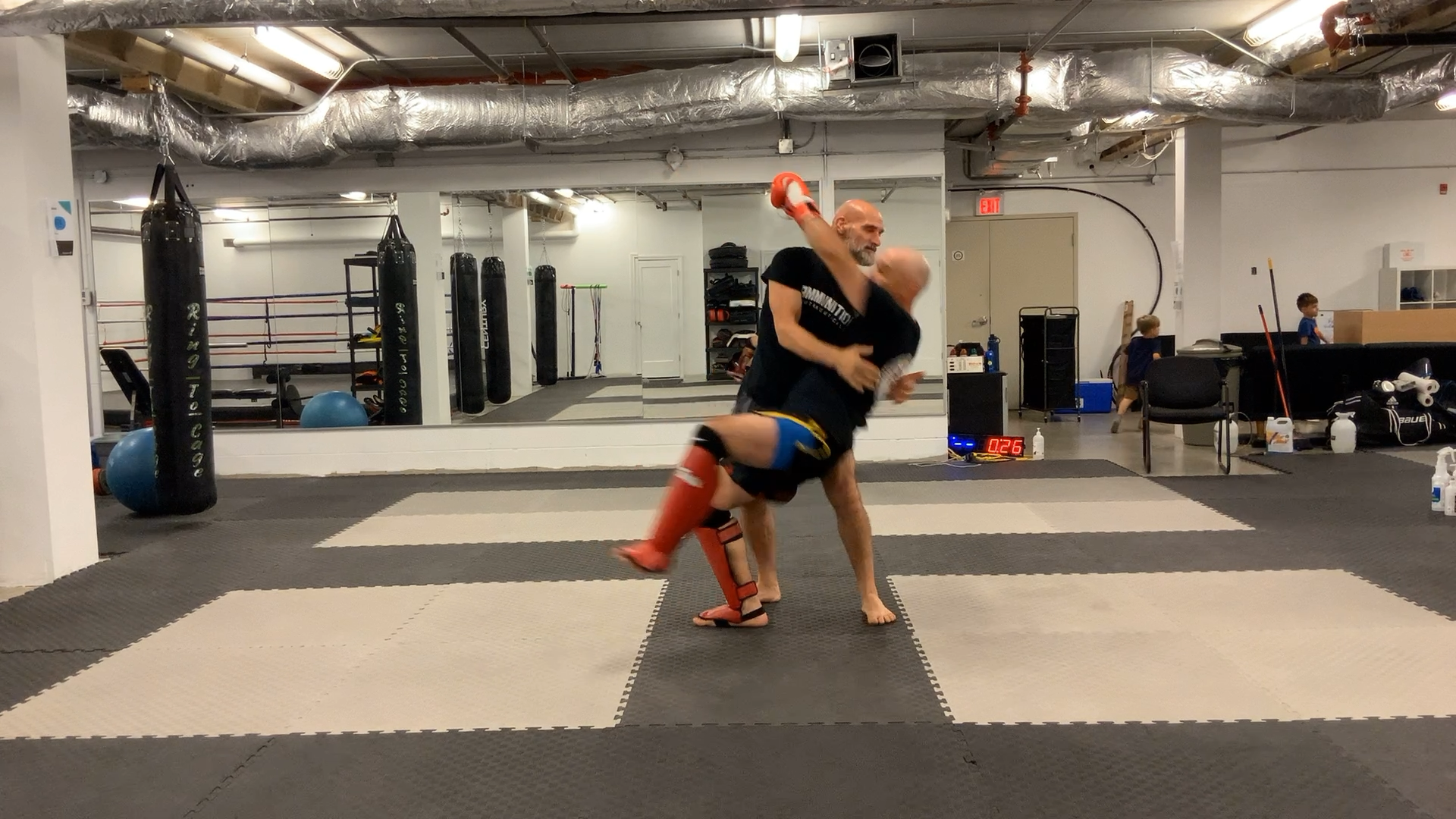 Muay Thai Clinch:Double Under-hook Trip