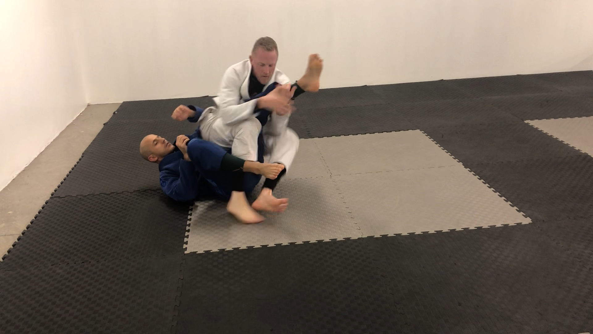 Rear Ashigarami to Knee Bar