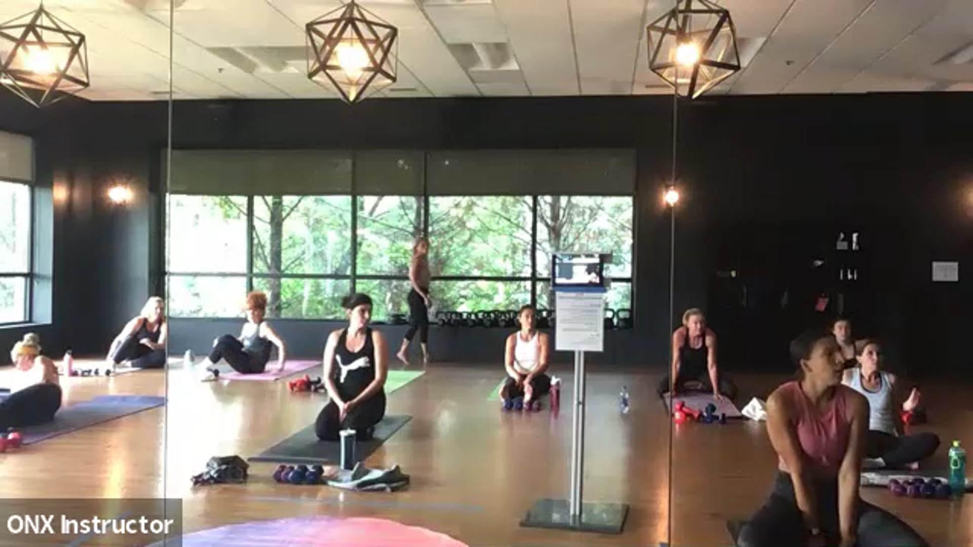Yoga Sculpt (ZOOM) | Nicole 7.15 