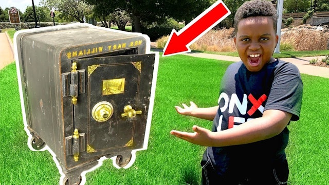 Opening An Abandoned Safe!