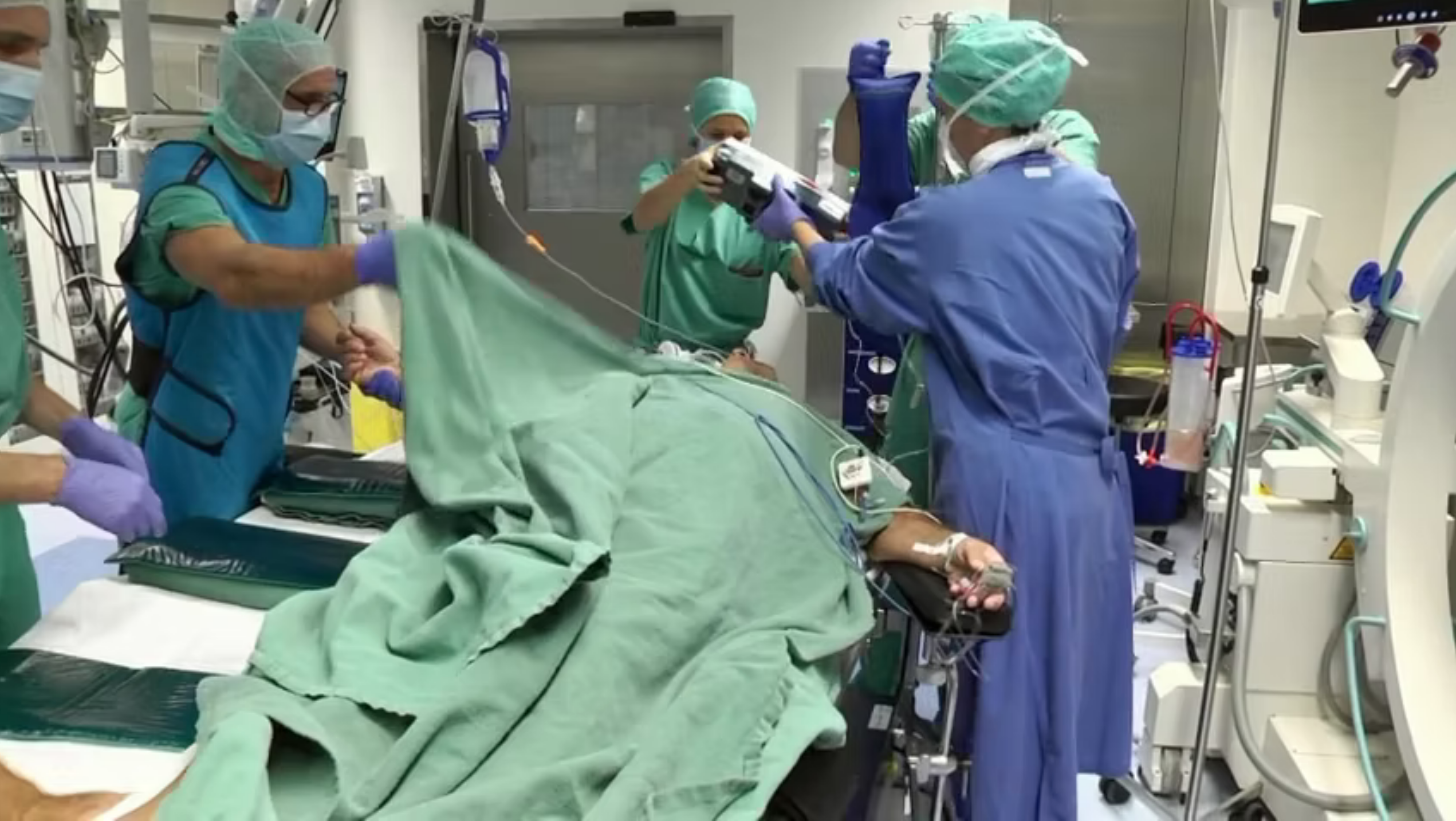 Trailer Fully endoscopic bilateral over-the-top decompression for lumbar...