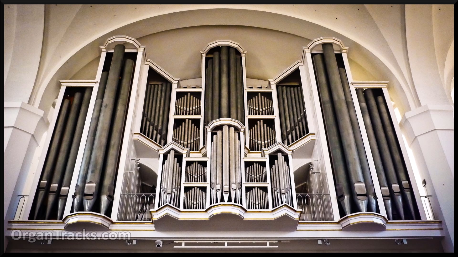 Hark how the adoring hosts...(ST MAGNUS, 4 Verses)