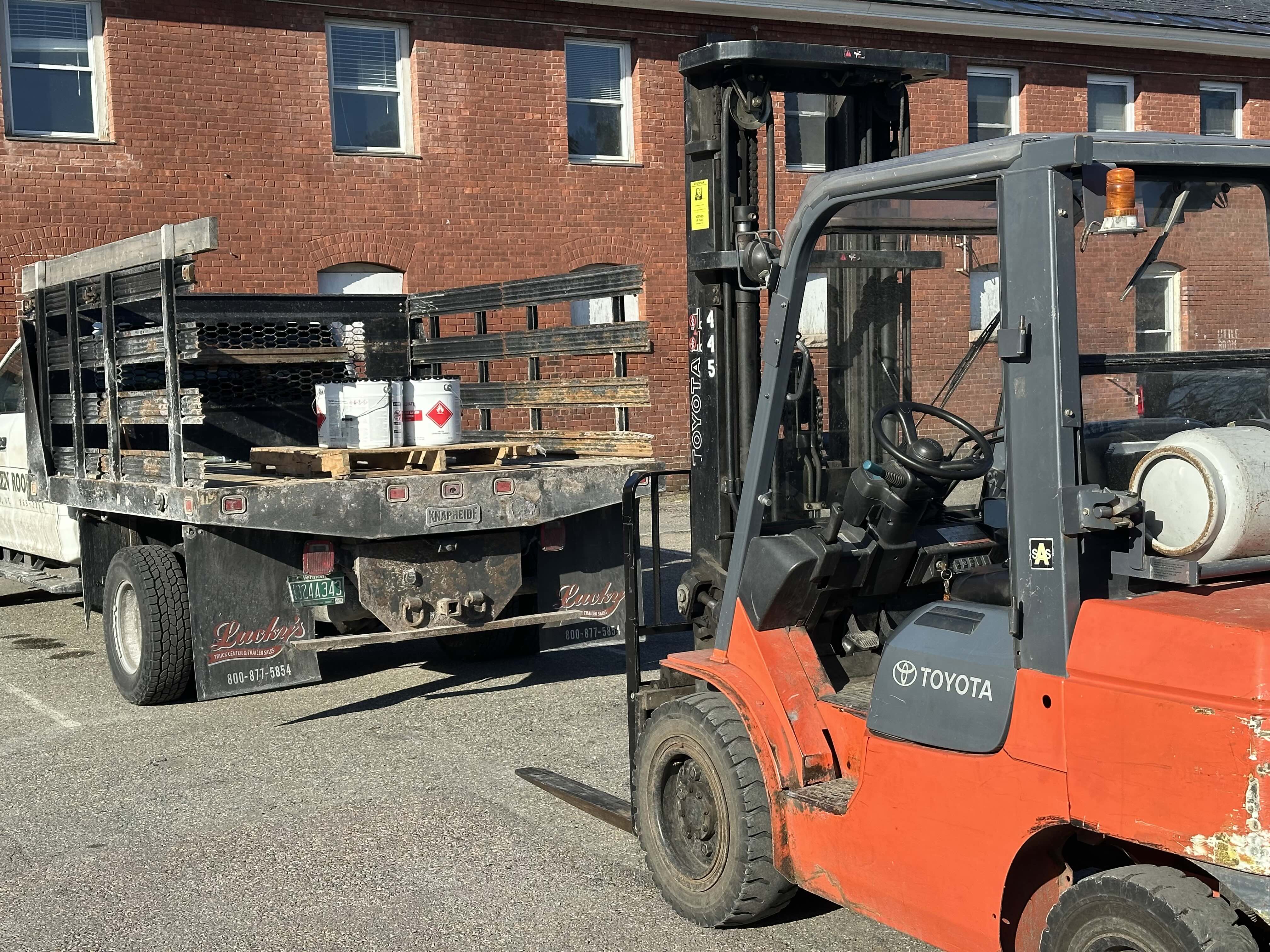 0610 E - Forklift Operation - Loading-Unloading Trucks - No Horseplay
