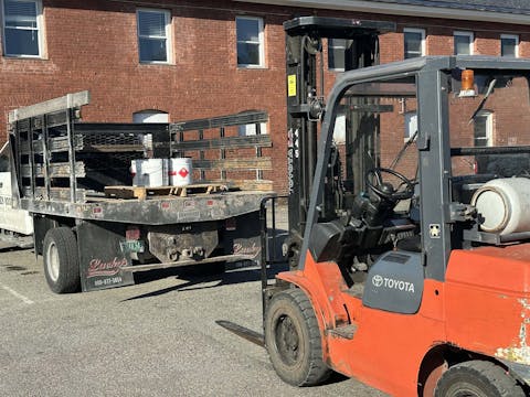 0610 E - Forklift Operation - Loading...