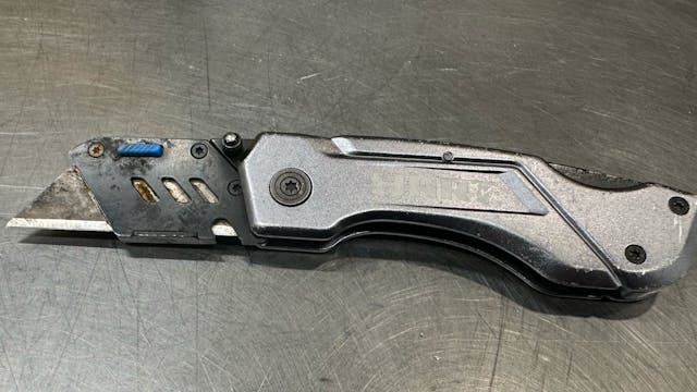 0157 E - True Story - Utility Knife N...