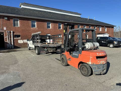 0159 S - Montacargas - Cargar y desca...