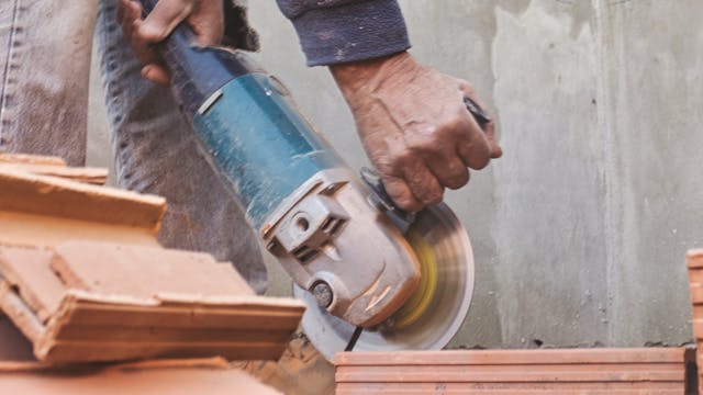 0233 E - True Stories - Grinder - Kni...